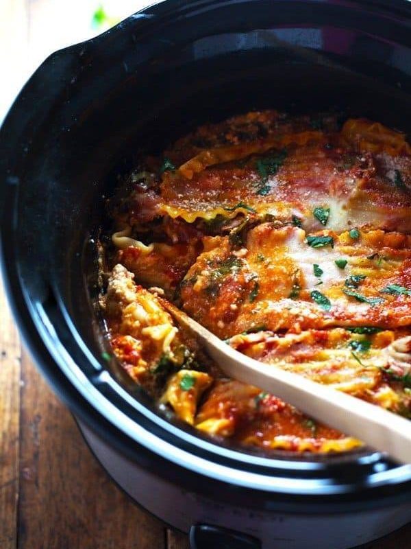 Super Easy Skinny Veggie Crockpot Lasagna - a handful of simple ingredients for a healthy family dinner. | https://bio-research.report
