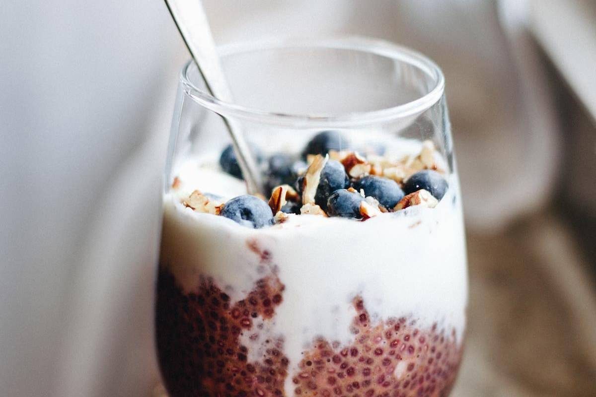 Berry Chia Overnight Oats | pinchofyum.com