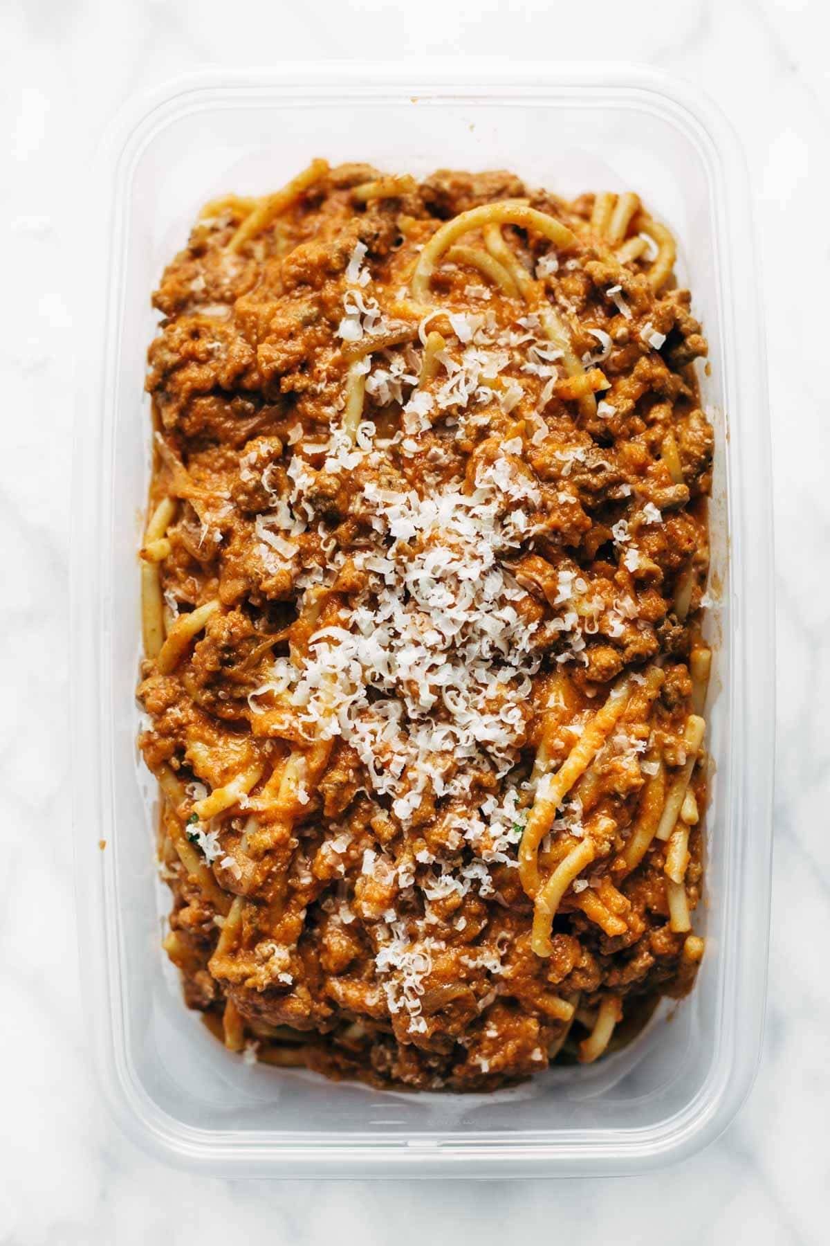 Creamy Pumpkin Spaghetti with Garlic Kale - this is the most crazy good combination! Spicy turkey, creamy pumpkin sauce, and pasta! | pinchofyum.com Creamy Pumpkin Spaghetti with Garlic Kale - this is the most crazy good combination! Spicy turkey, creamy pumpkin sauce, and pasta! | pinchofyum.com