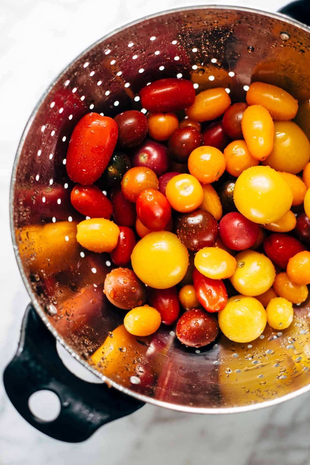 Roasted Tomatoes with Goat Cheese Polenta! Fresh, juicy tomatoes, vibrant green spinach, and a creamy goat cheese polenta! | pinchofyum.com Roasted Tomatoes with Goat Cheese Polenta! Fresh, juicy tomatoes, vibrant green spinach, and a creamy goat cheese polenta! | pinchofyum.com