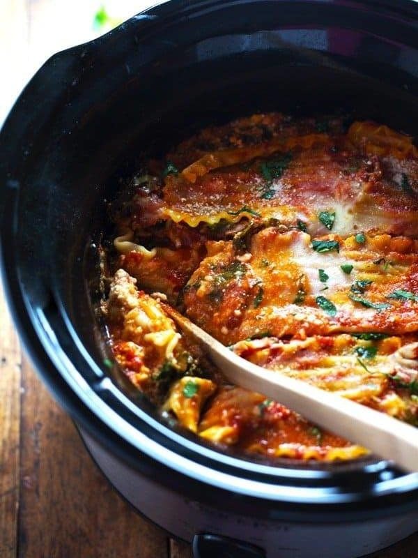 Super Easy Skinny Veggie Crockpot Lasagna - a handful of simple ingredients for a healthy family dinner. | https://bio-research.report