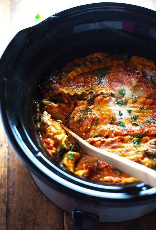 Super Easy Skinny Veggie Crockpot Lasagna - a handful of simple ingredients for a healthy family dinner. | https://bio-research.report