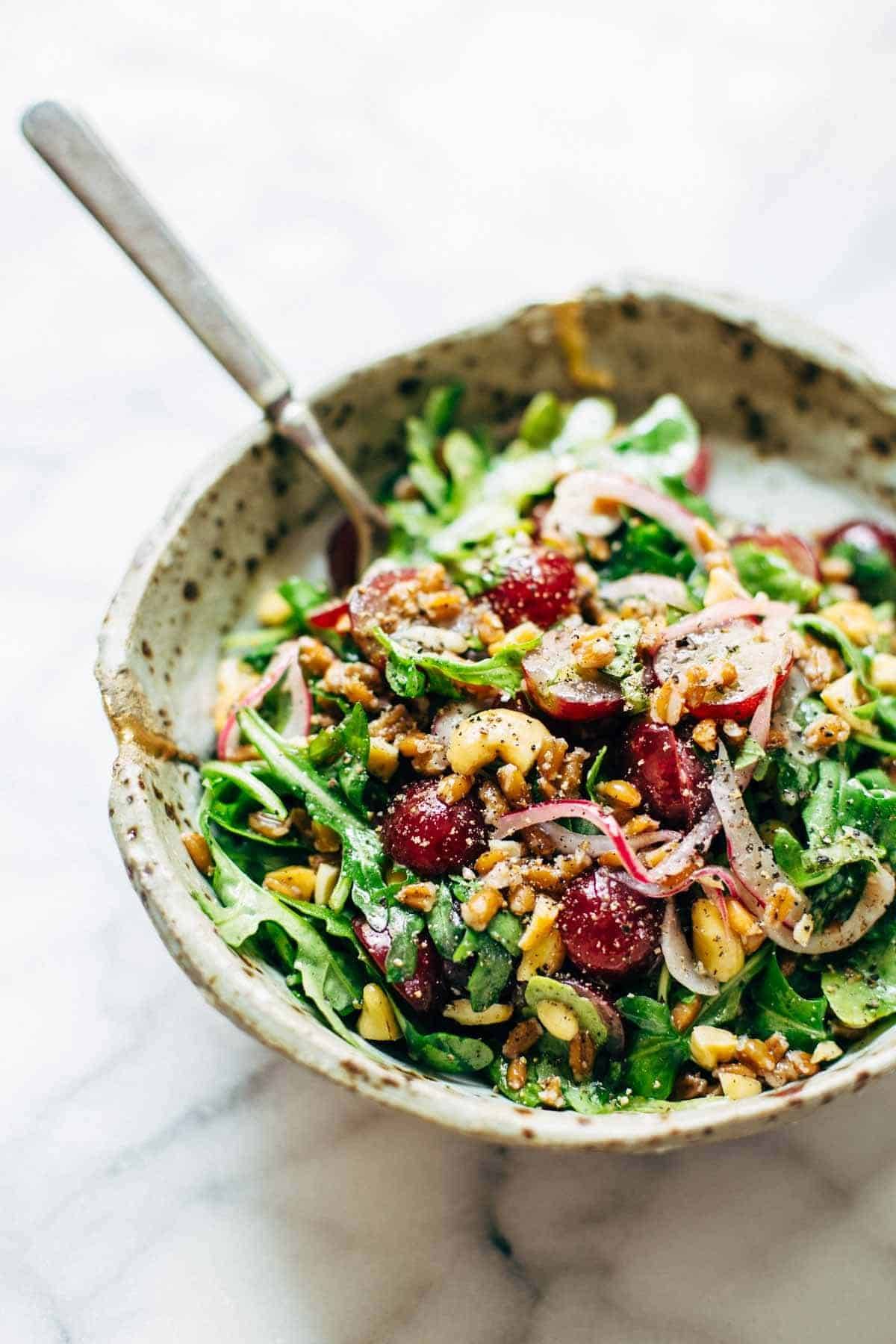 This Arugula Salad has grapes, cashews, pickled red onions, and a simple black pepper vinaigrette. Vegan, vegetarian, gluten free. | pinchofyum.com This Arugula Salad has grapes, cashews, pickled red onions, and a simple black pepper vinaigrette. Vegan, vegetarian, gluten free. | pinchofyum.com